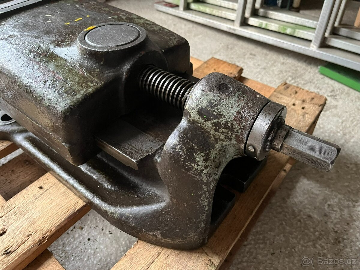 Strojní svěrák 250 - 4