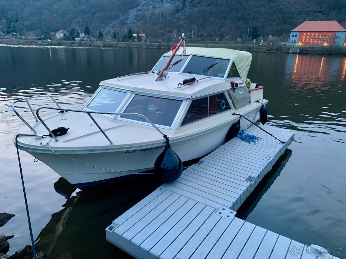 Motorova kajutova lod Windy24 - pěkný stav - 4