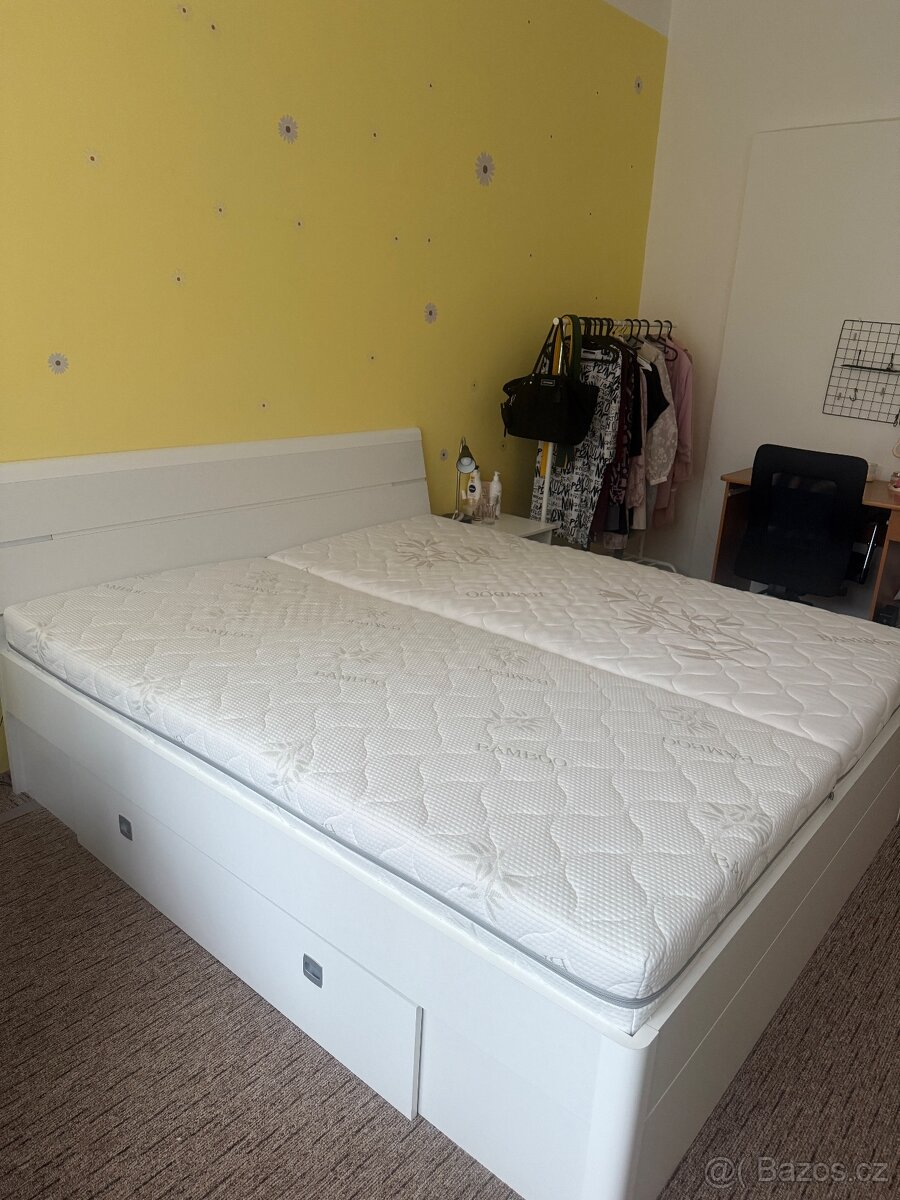 Manželská postel 180x200 cm s osvětlením a úložným prostorem - 4