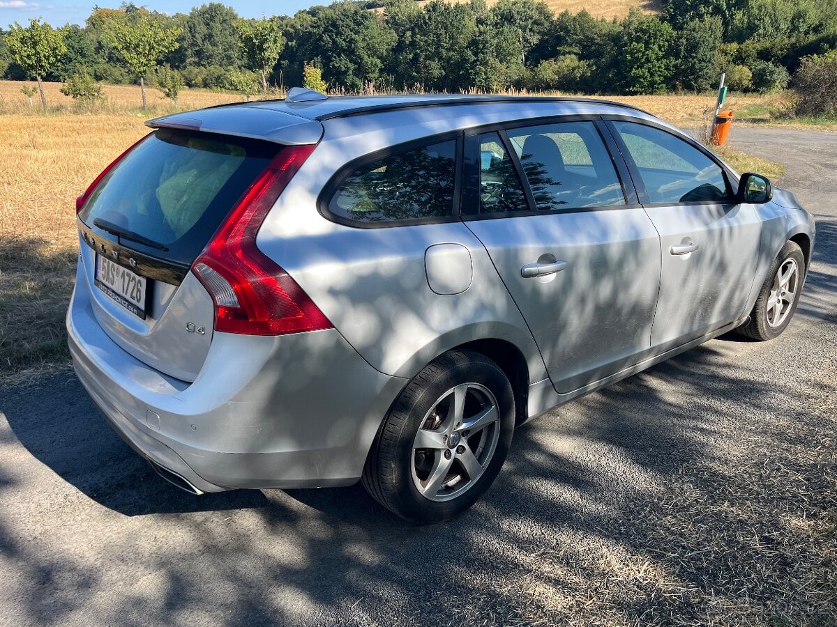 Prodám Volvo V60 D4 2.0 Diesel - 4