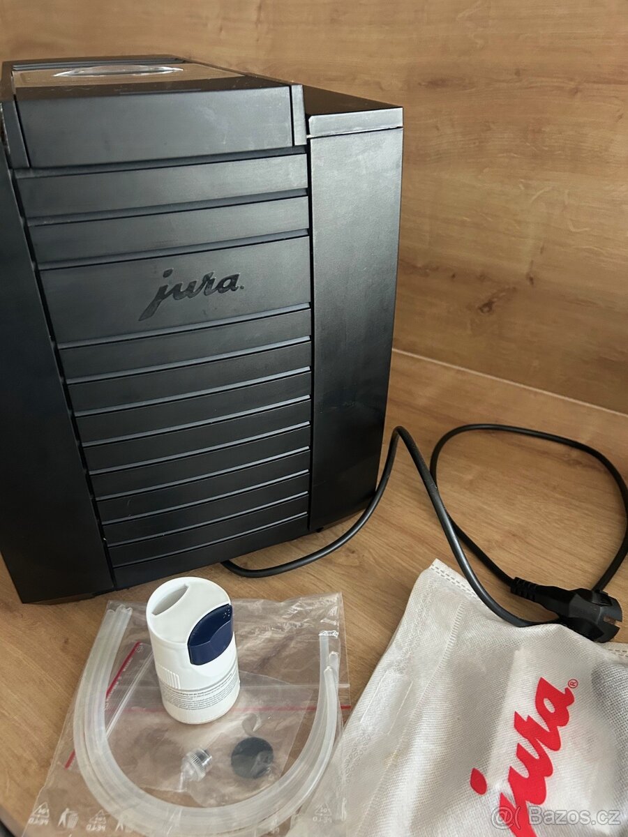 Kávovar Jura E8 - 4