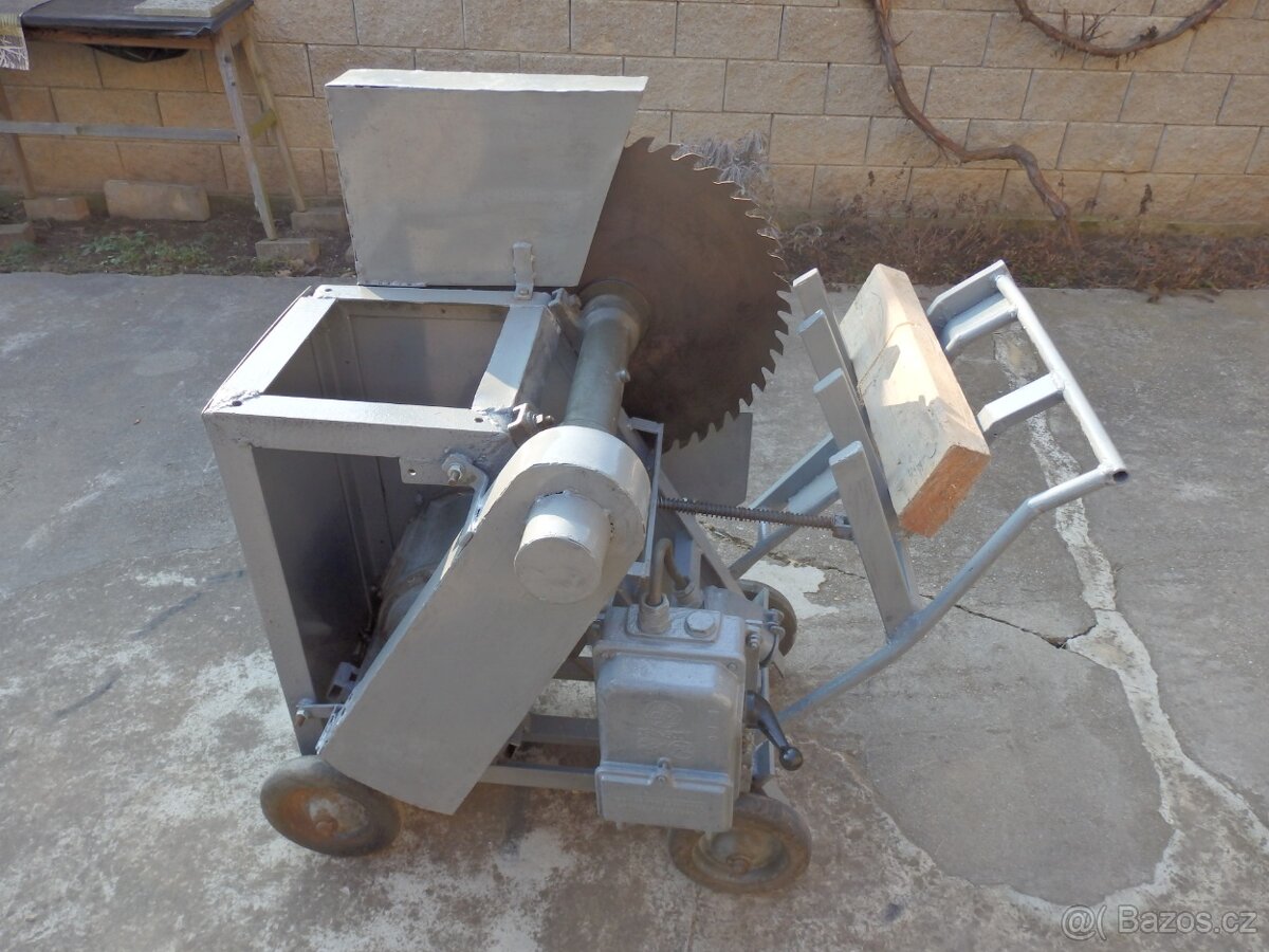 Stará cirkulárka s historickým elektro motorem Wikov - 4