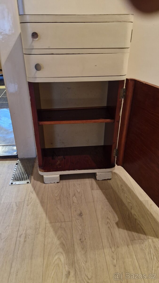 PŘEDSÍŇOVÁ STĚNA - 20,30 LÉTA - 4