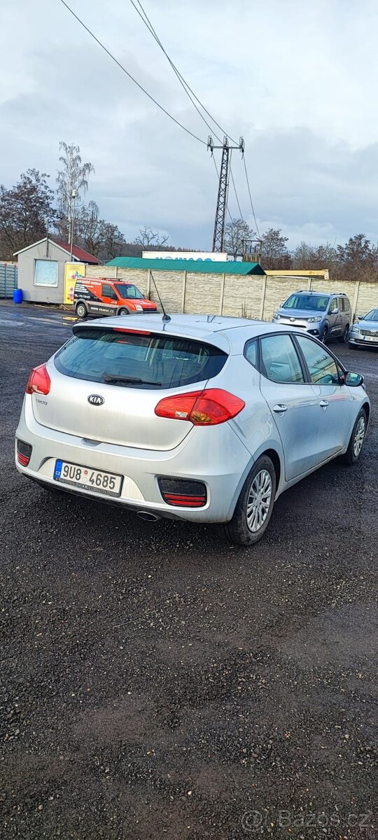 Kia Cee'd 1.4i - 4