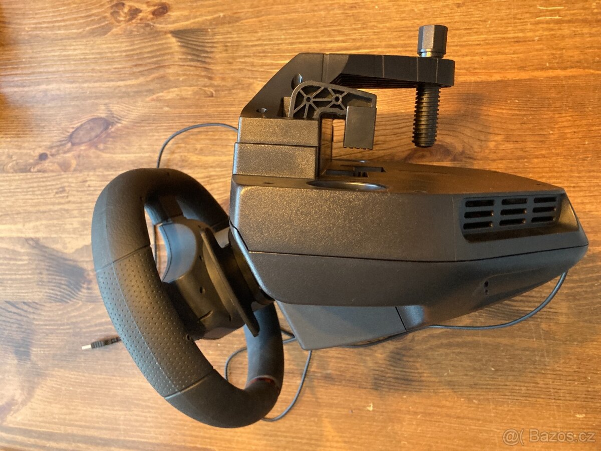 Herní volant Logitech MOMO - 4