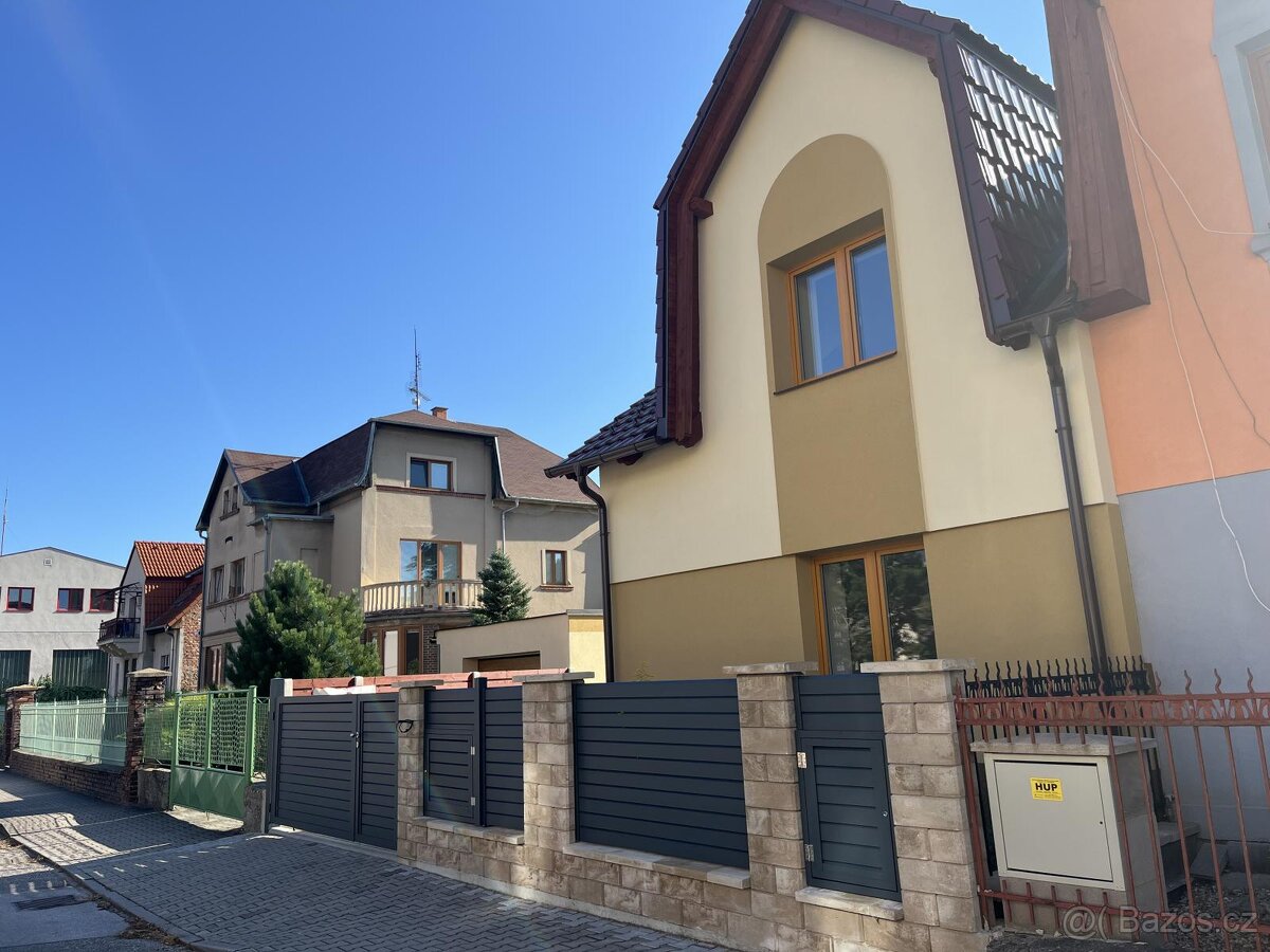 Prodej RD po kompletní reko. dvě bytové jednotky zahrada 710 - 4