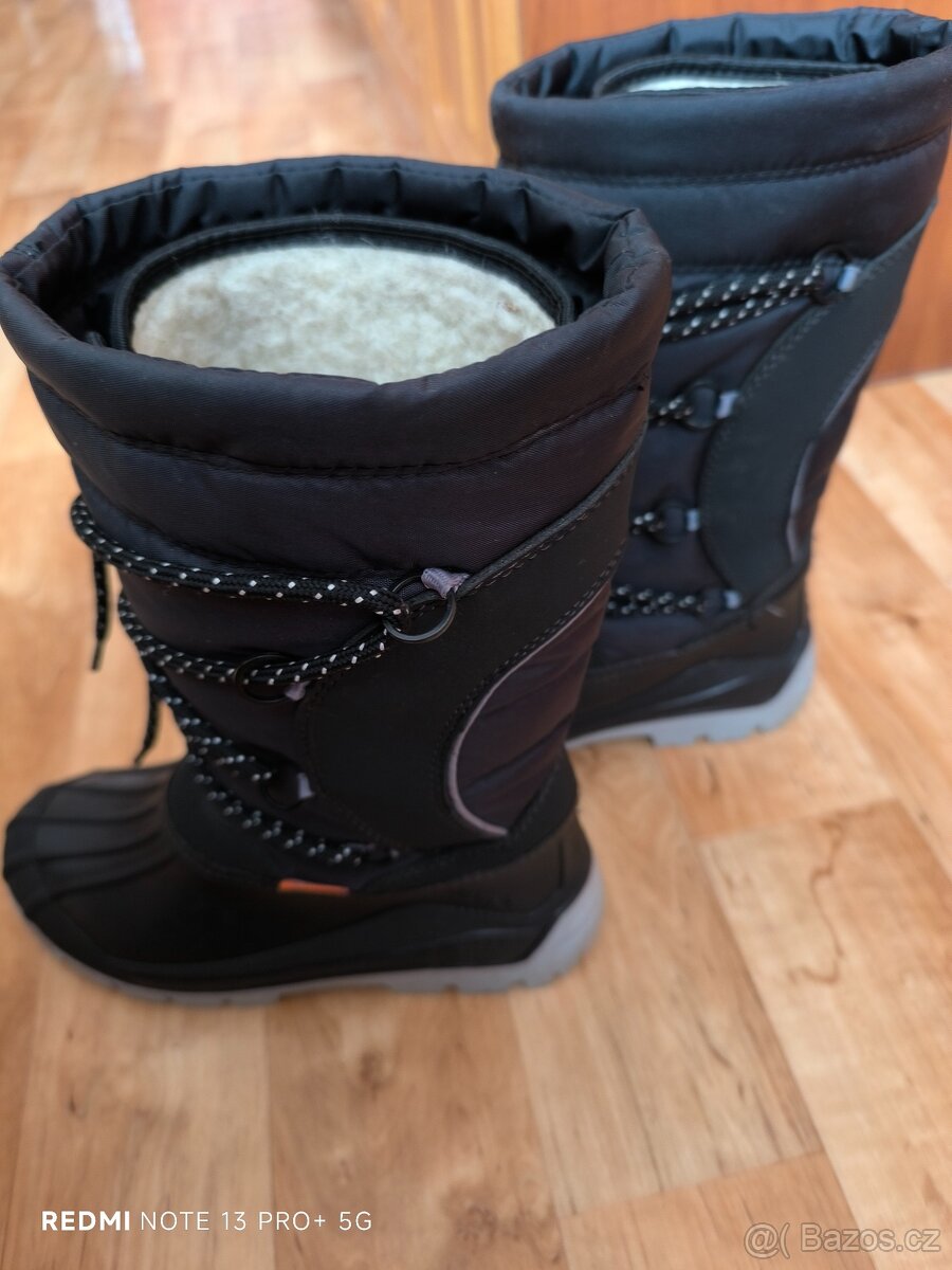 Prodám dětské extra zateplené holínky vel. 35 - 4