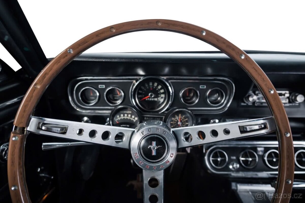Ford Mustang Fastback - 4