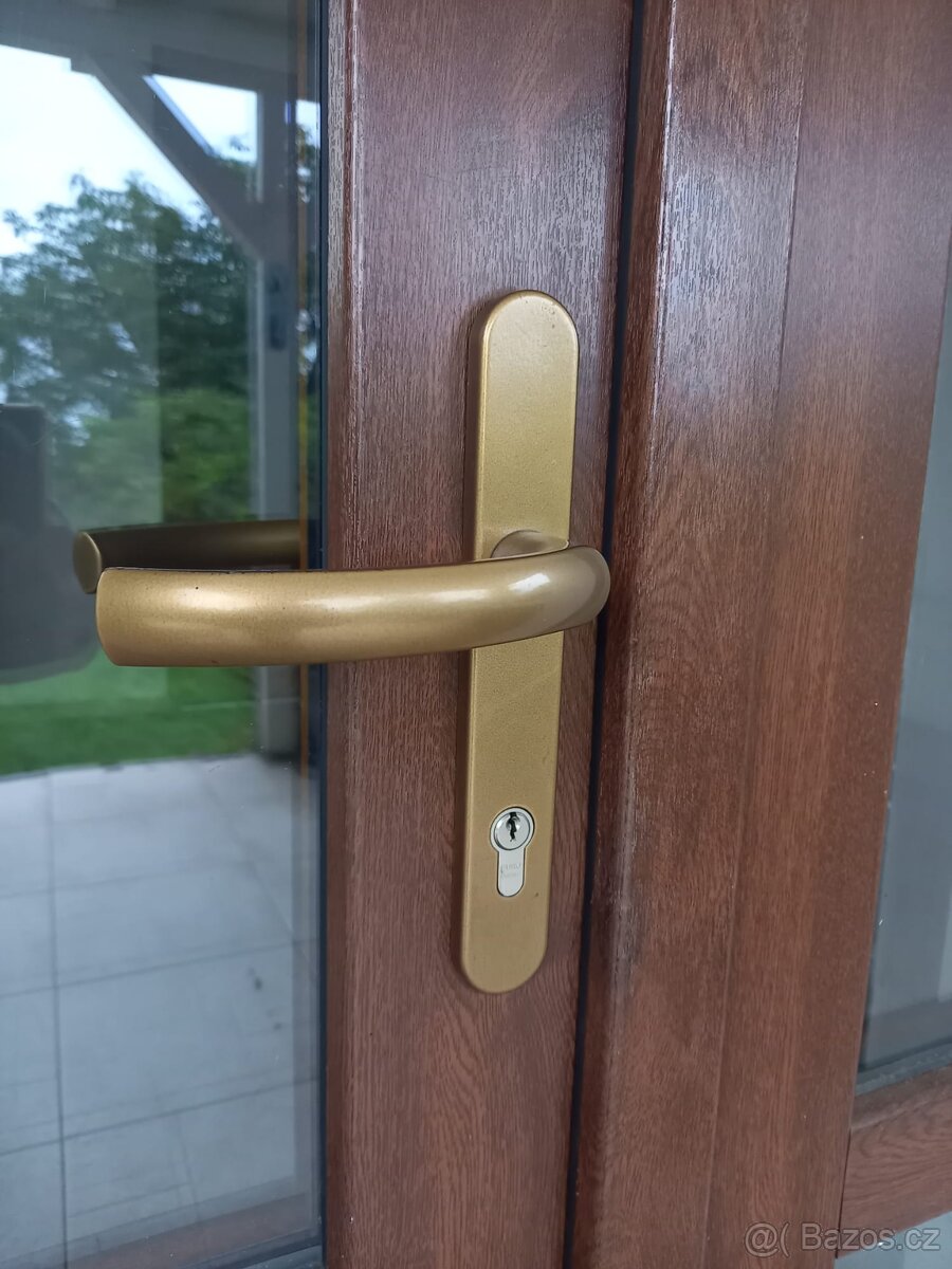 Vchodové dveře - hnědé plastové - použité - REZERVOVÁNO - 4