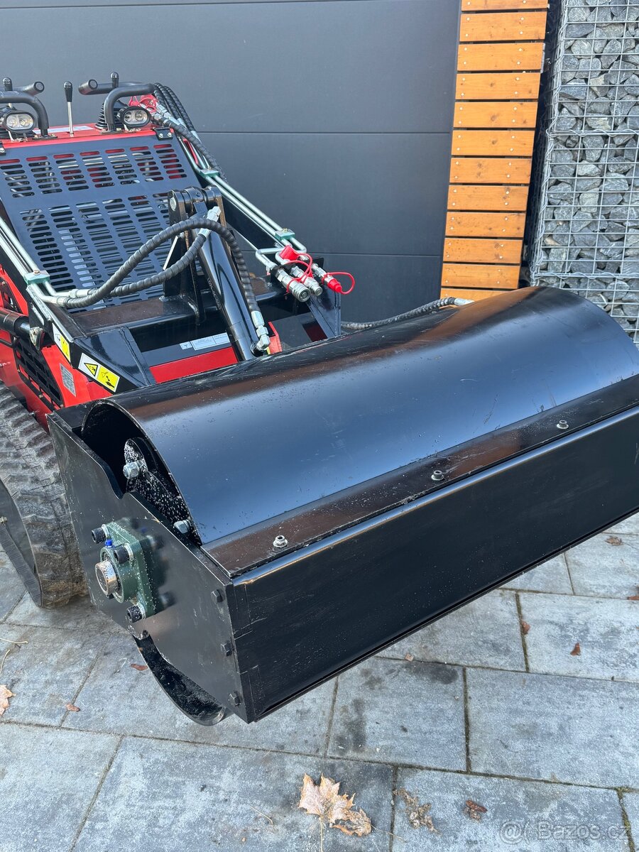 Vibrační válec hladký pro mininakladač - 4