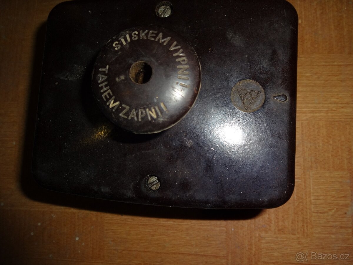 Zásuvky a vypínač - 4