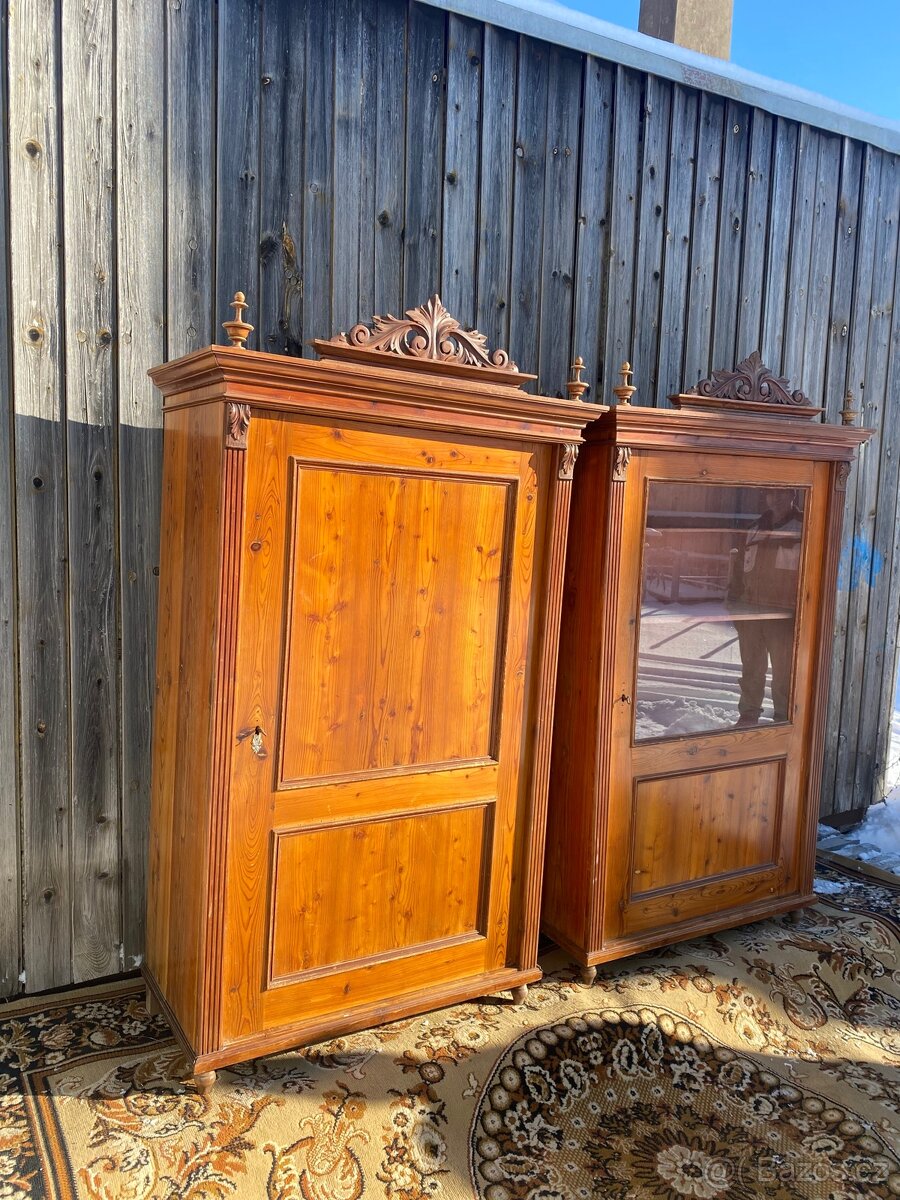 Starožitná vitrína, šatní skříň - 4