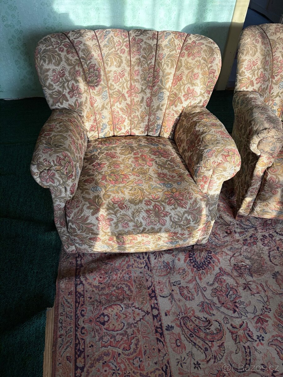 Stará křesla a nábytek - 4
