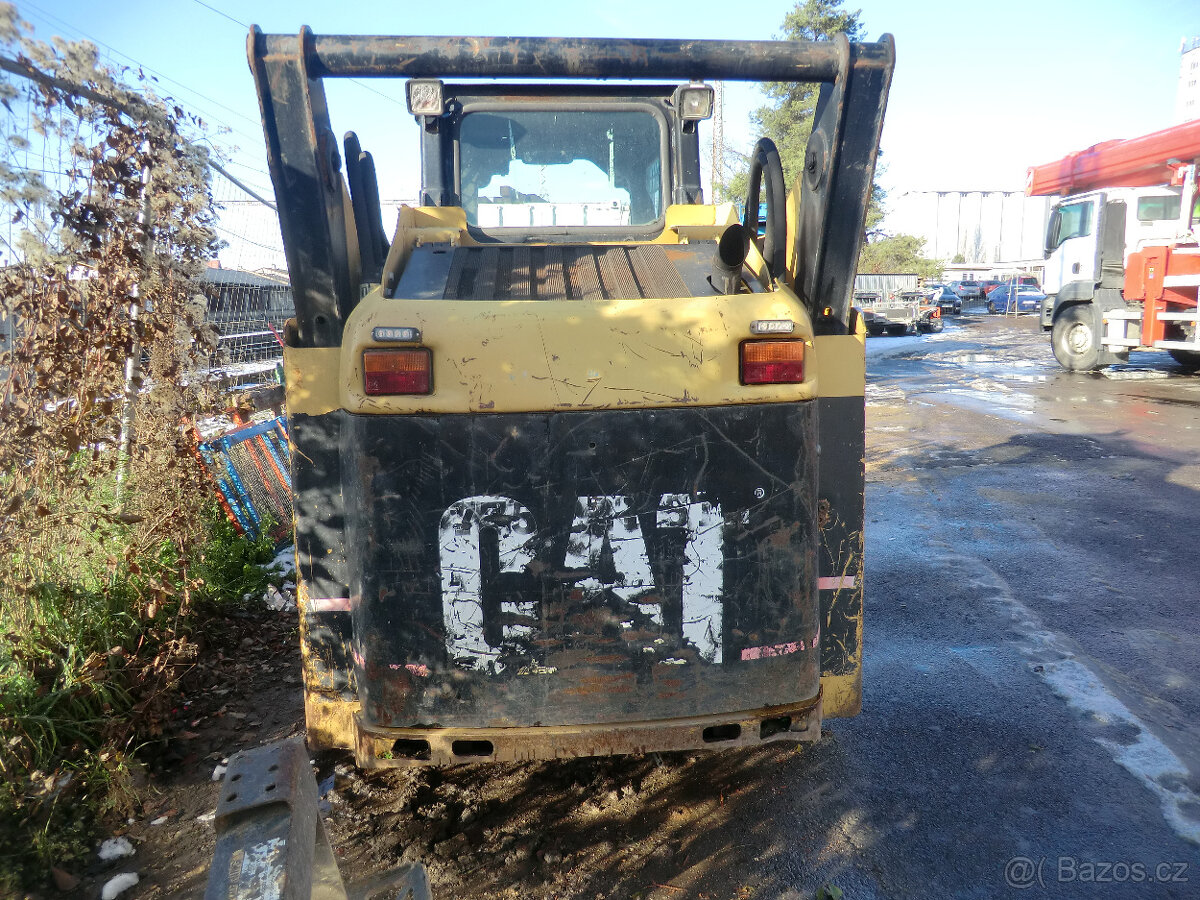 Caterpillar, 242B VČETNĚ PŘÍSLUŠENSTVÍ - 4
