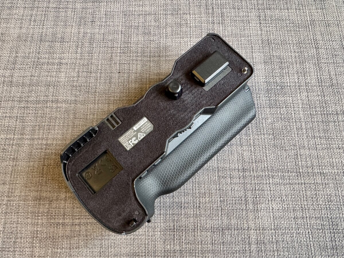 Fuji GFX 100ii Battery Grip + L Plate - 4