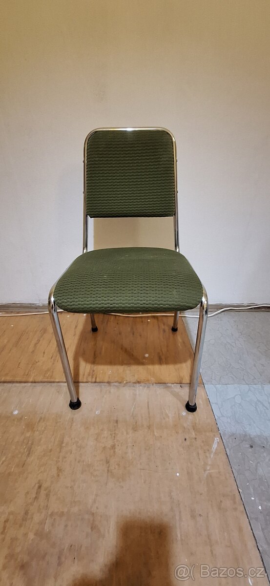 Jídelní stůl + 4 čalouněné židle - 4