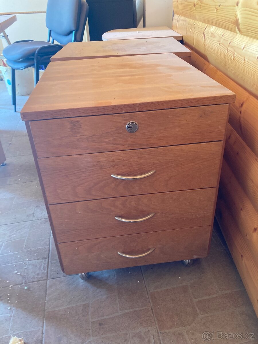 Psací stůl, kontejnery a dřez - 4