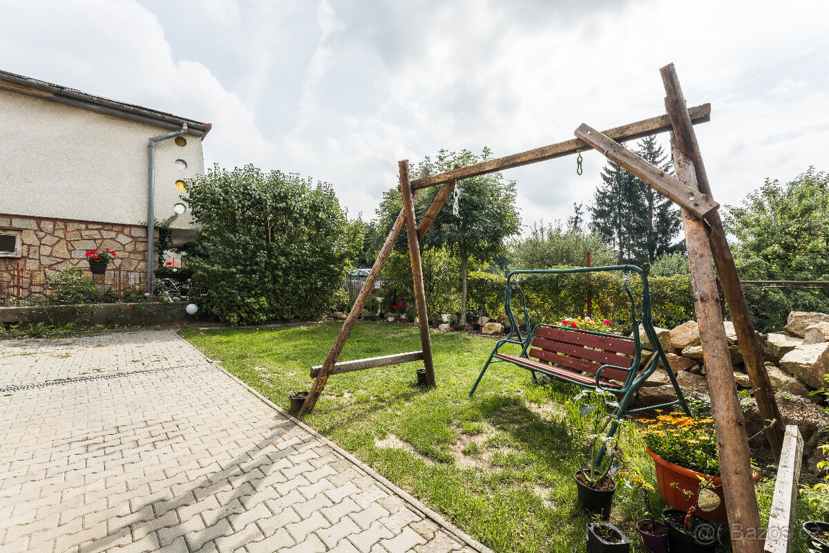 Rodinný dům 6+2 s 2 garážemi - 4