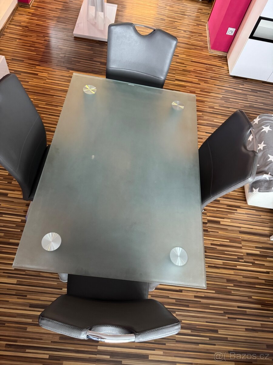 Skleněný stůl a 4 židle - 4