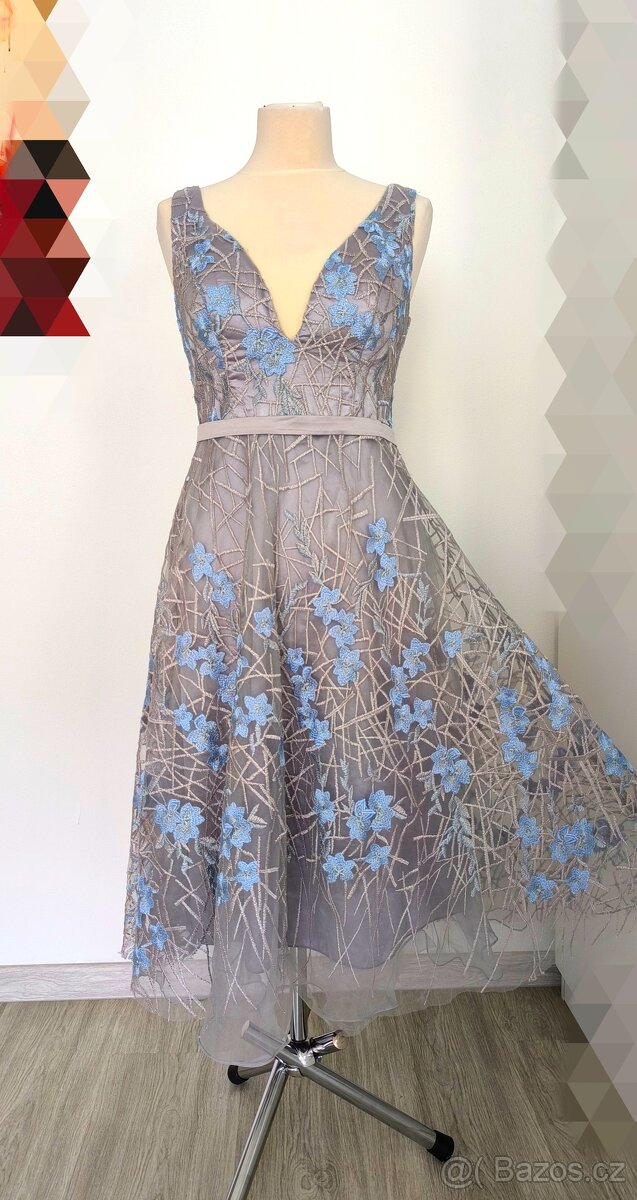 Šaty s výšivkou - 4