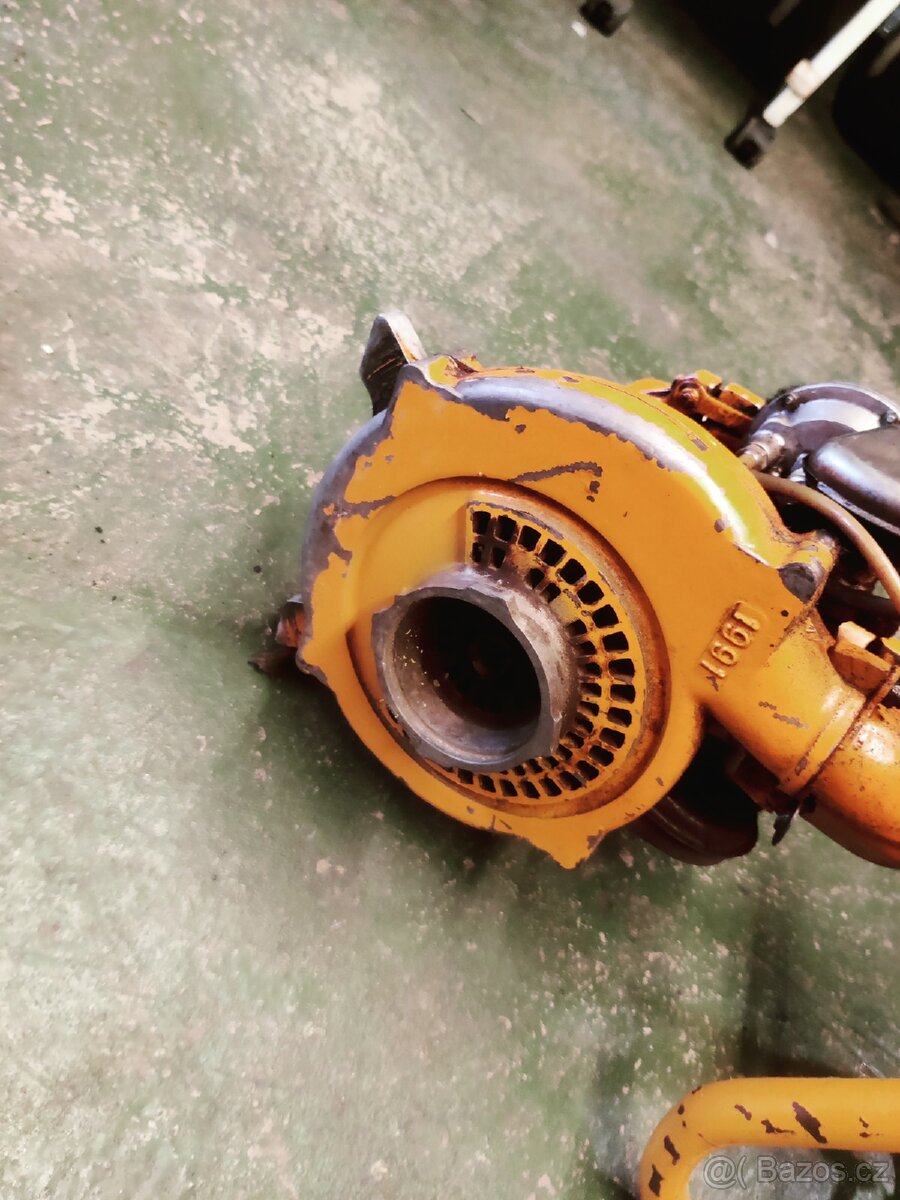 Stará motorová pila - 4