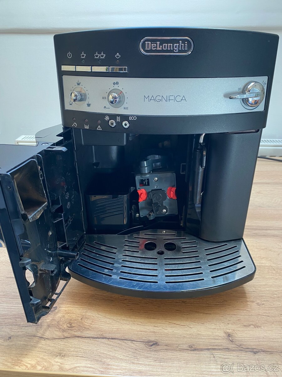 Kávovar Delonghi Magnifica - 4