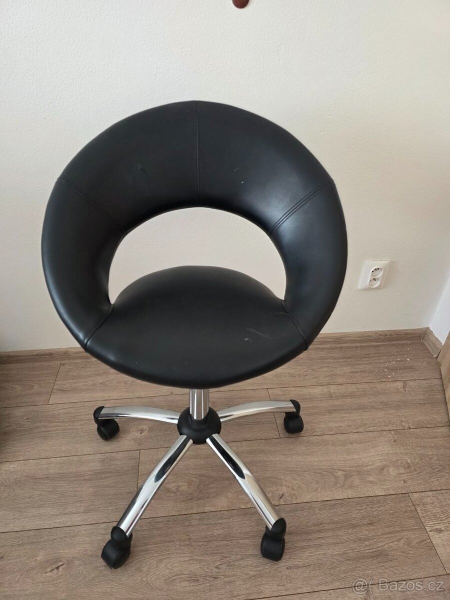 Prodám 2 barové stolky - 4