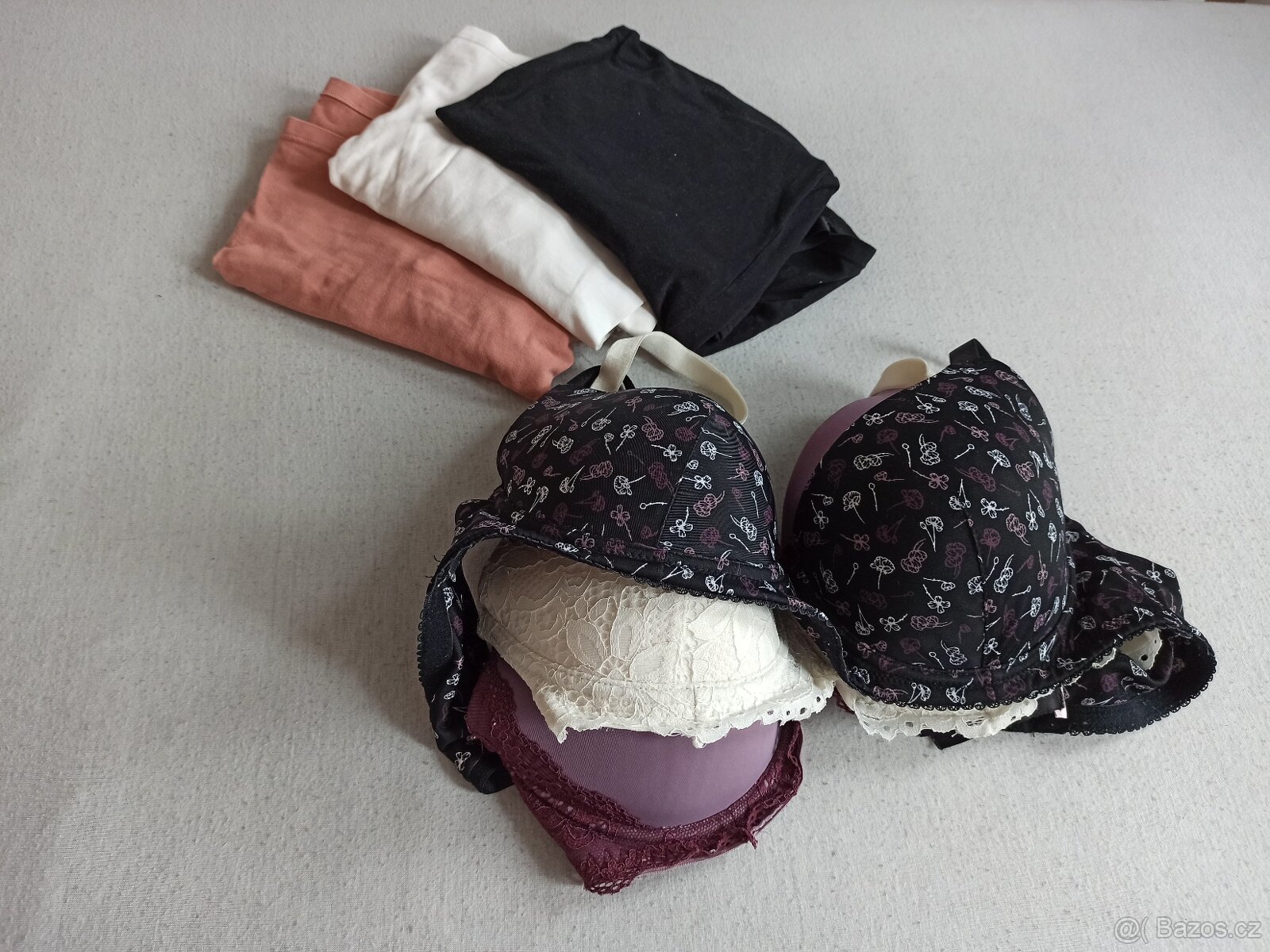 Prodám elektrickou odsávačku, kojící tílka - 4