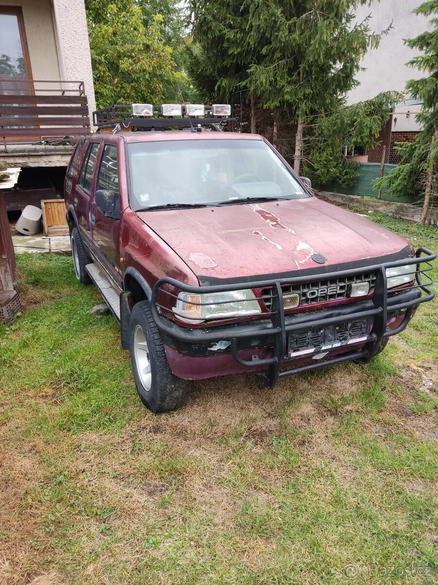Opel Frontera A 2,4i - 4
