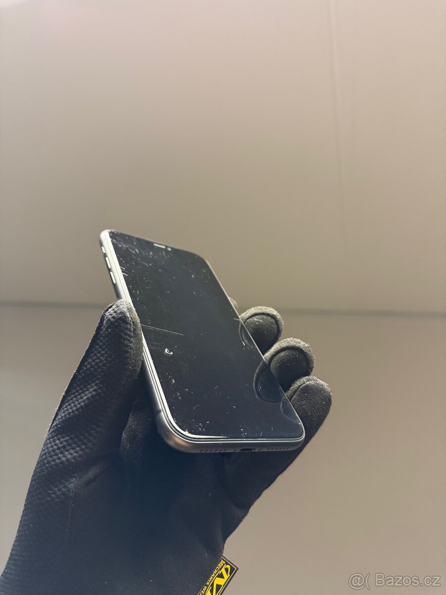 iPhone 11 64GB černý - 4