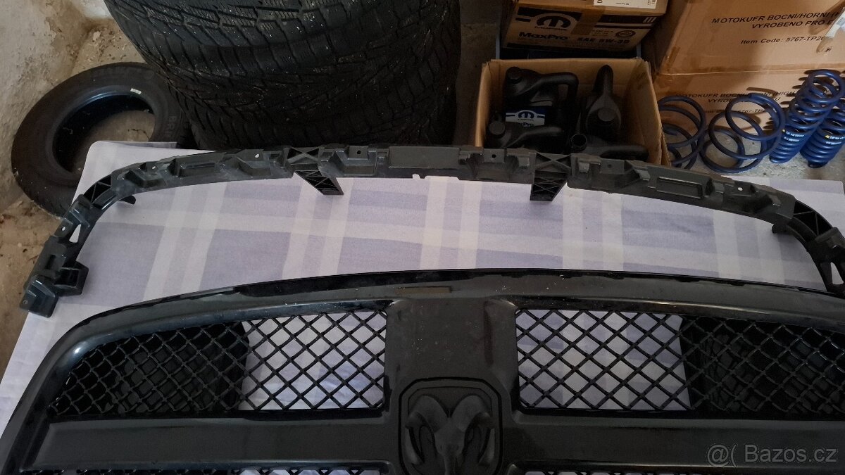 MASKA / GRILL DODGE RAM 1500 - 4