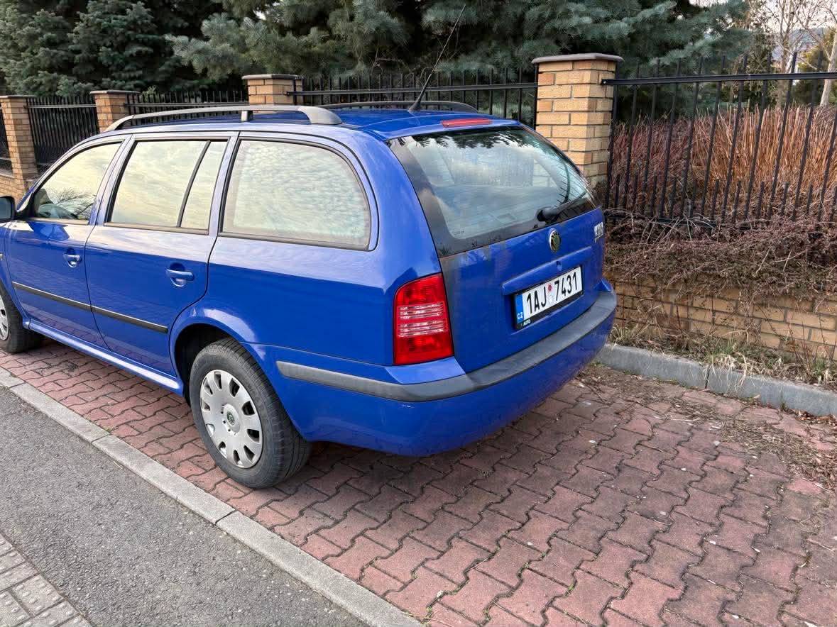 Škoda Octavia 1 Tour 1,6i, benzín - 4