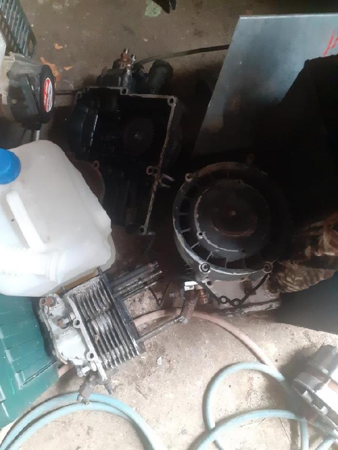 Motor Slávia rozebraný - 4