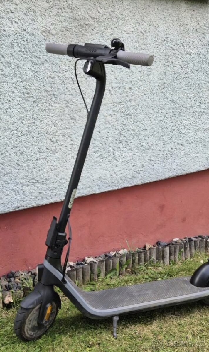 Elektrokoloběžka Ninebot-Segway Kickscooter řada E2 - 4
