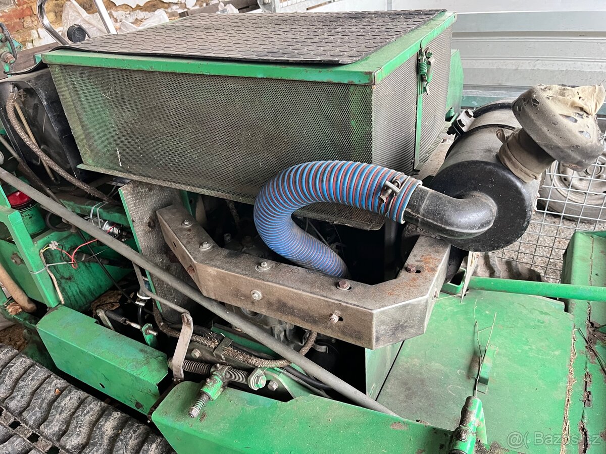 Svahový pásový mulčovací stroj Baroness HMA 1400 - 4