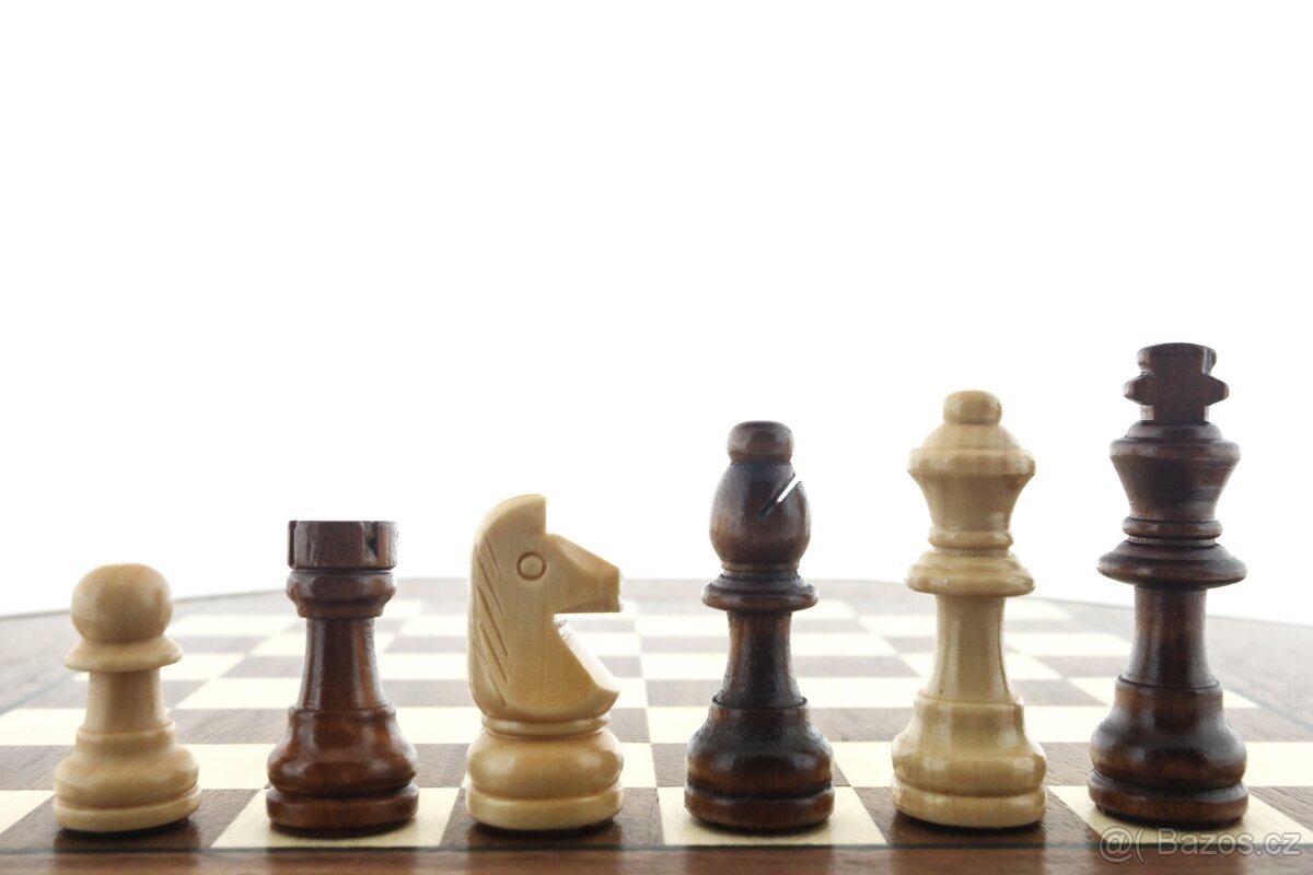 Dřevěná šachovnice Octagon 34x34 cm s magnetickými figurkami - 4