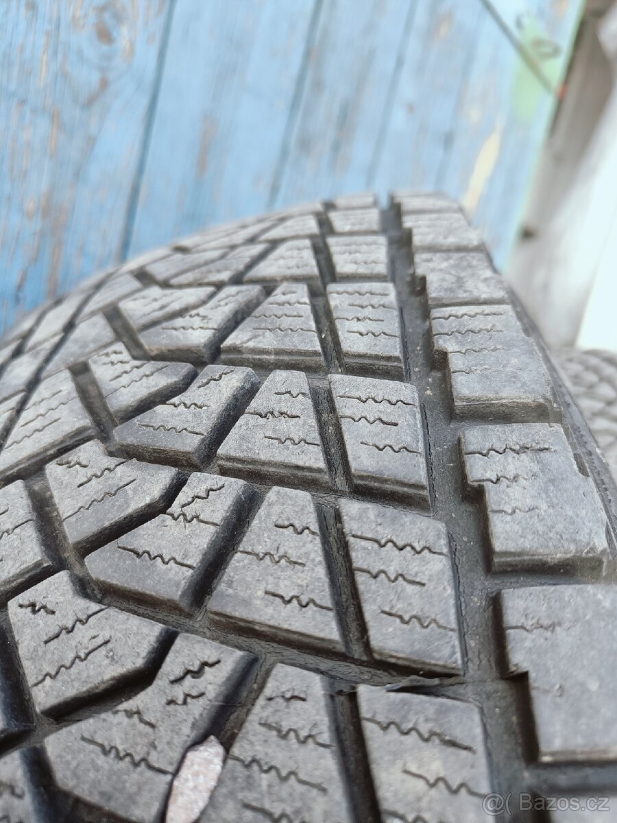 zimní offroad pneumatiky 4x4 
215/70/R16
5x114.3 ET38