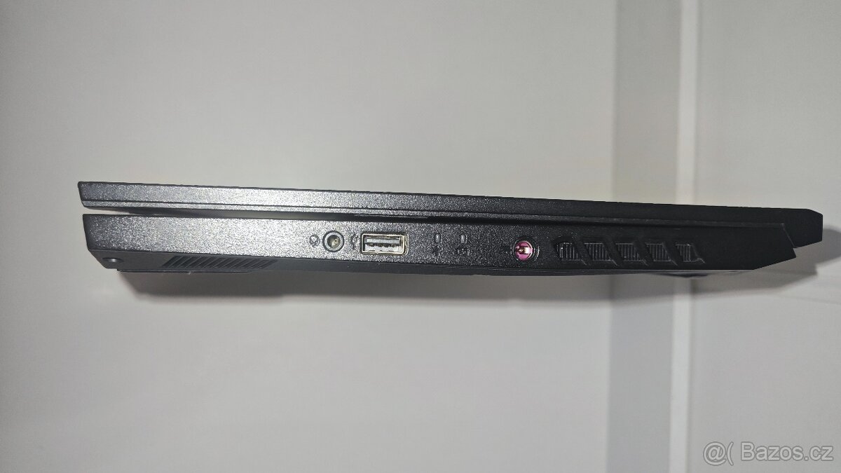 Herní notebook Acer Nitro 5 – Ryzen 5, Radeon RX 560X, 12 GB - 4