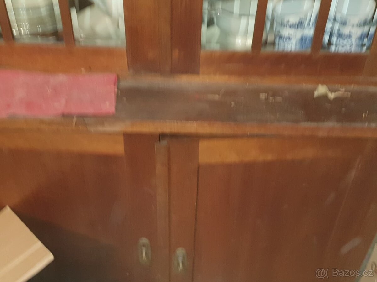 Kredenc se skleníkem - 4