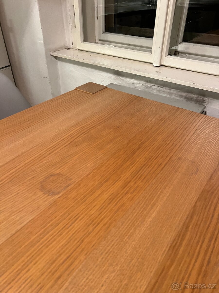 Jídelní stůl + 4 židle - 4