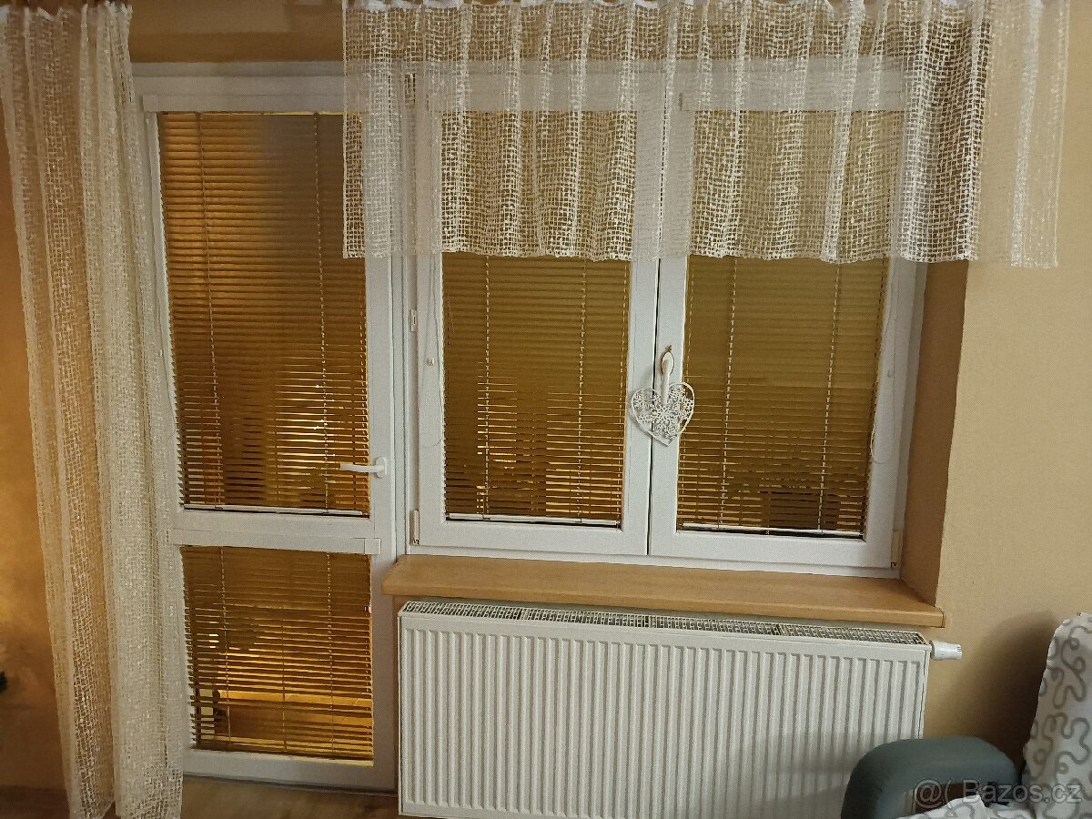 Plastové dveře a okno - 4