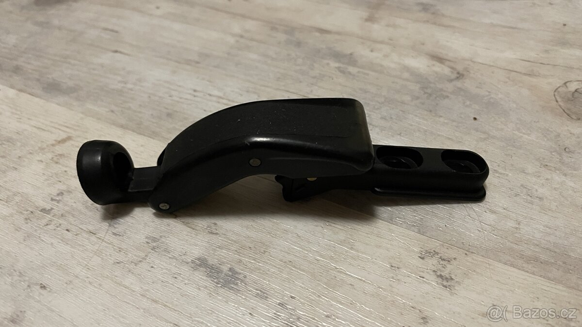 Prodám boční výklopná okna Trabant + nové panty - 4