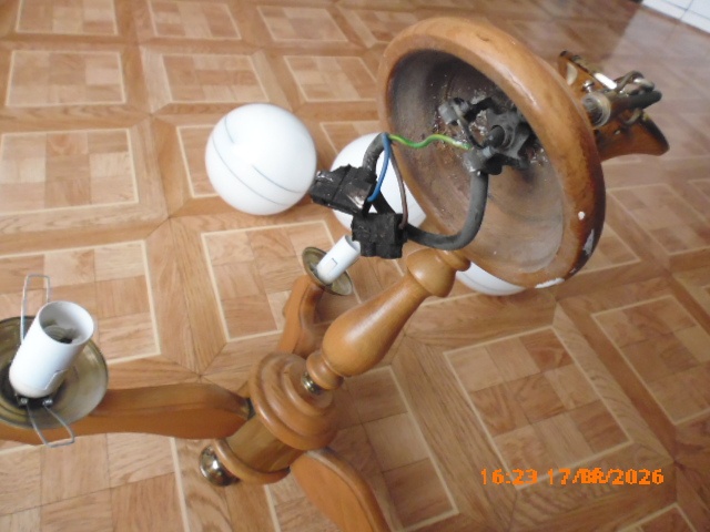 Lustr tříramenný dřevěný - 4