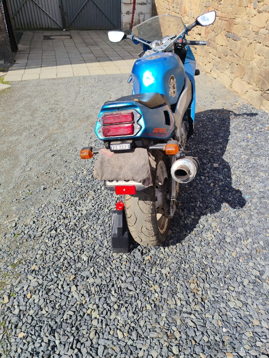 Yamaha yzf 750 - 4