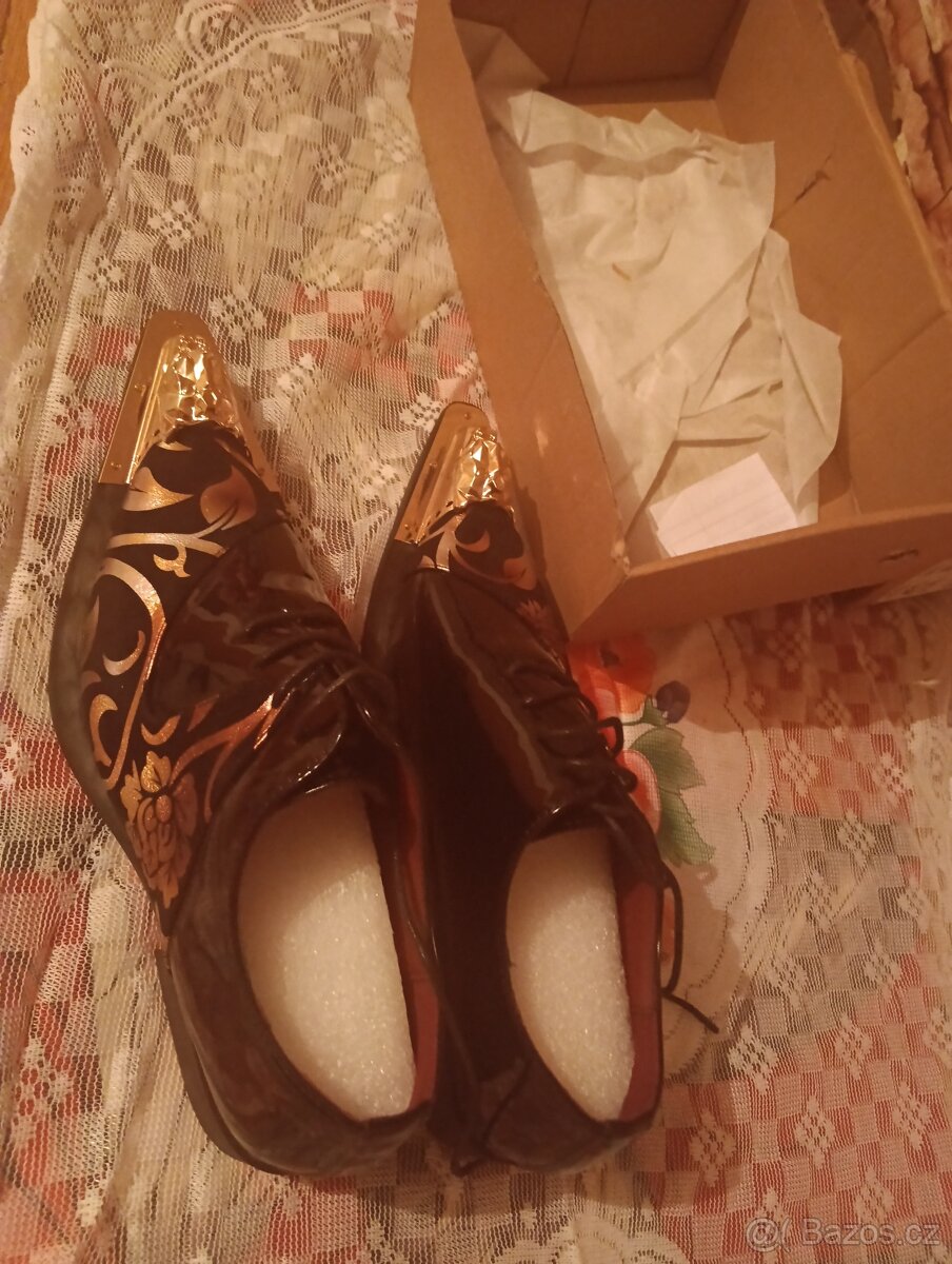 Společenské boti - 4