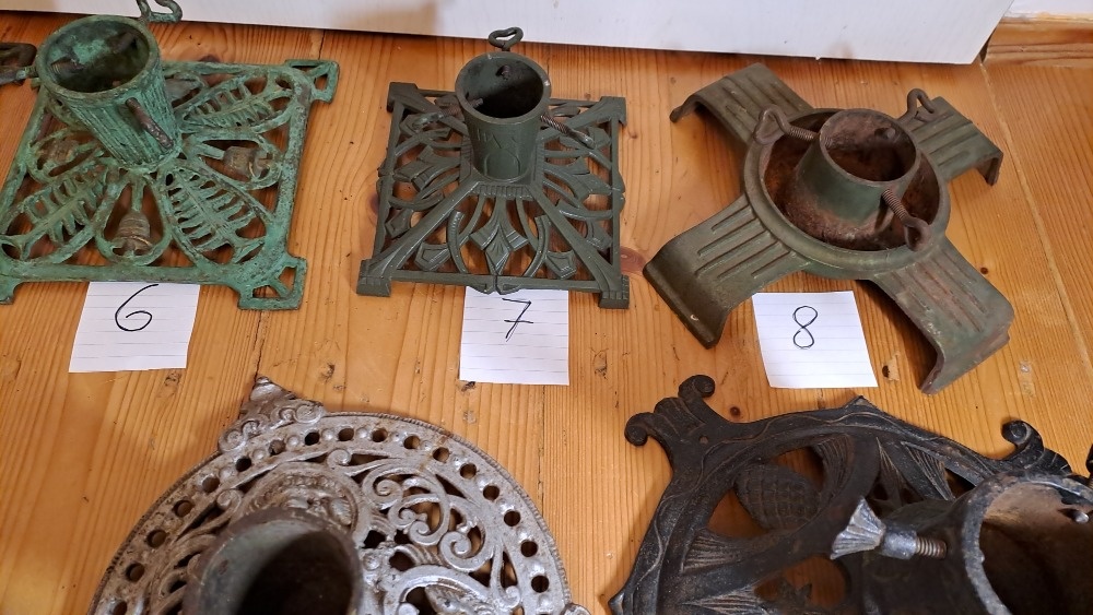 STARÉ VÁNOČNÍ LITINOVÉ STOJÁNKY 8 kusů - 4