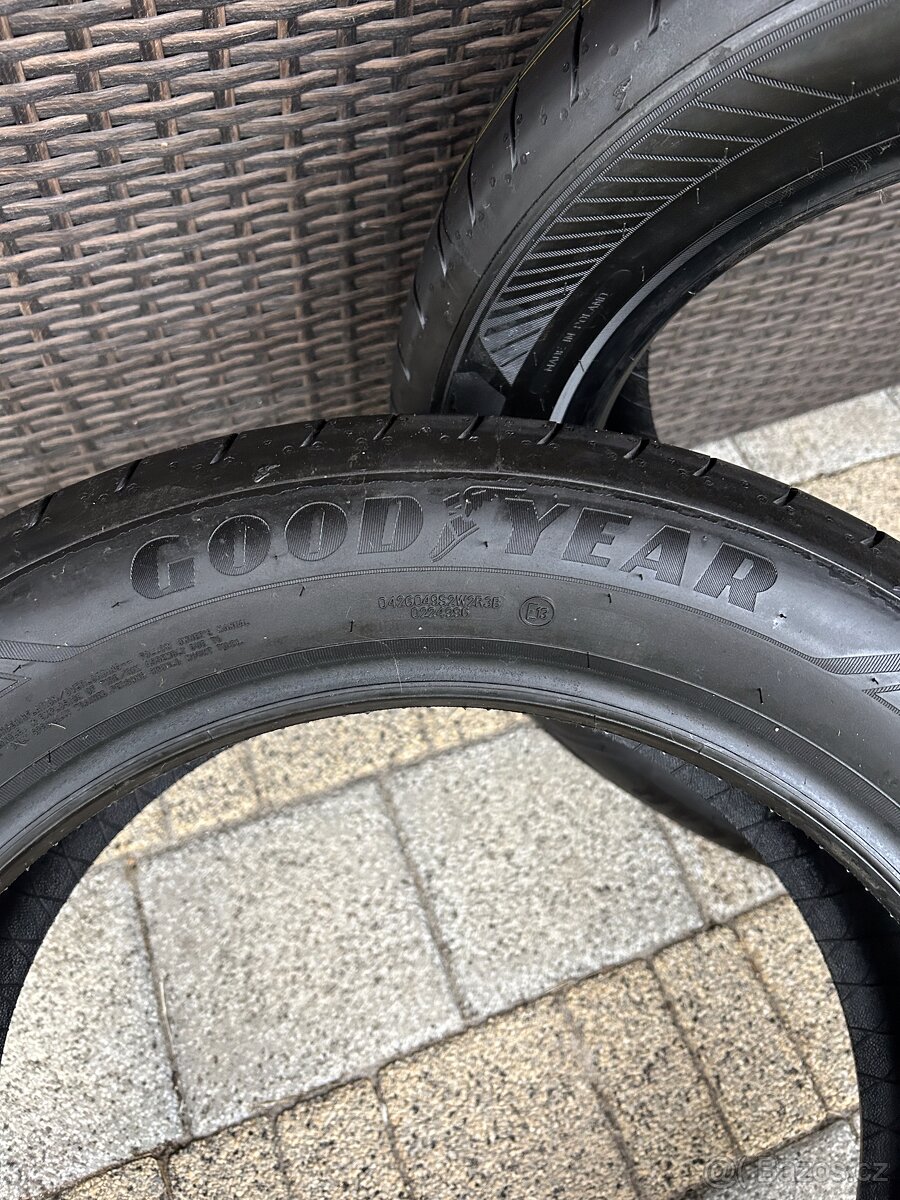 GoodYear Efficient Grip Performance 2 215/55 R18 - 4