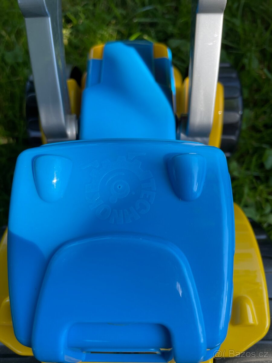 TRAKTOR SE LŽÍCÍ A VLEČKOU - 4