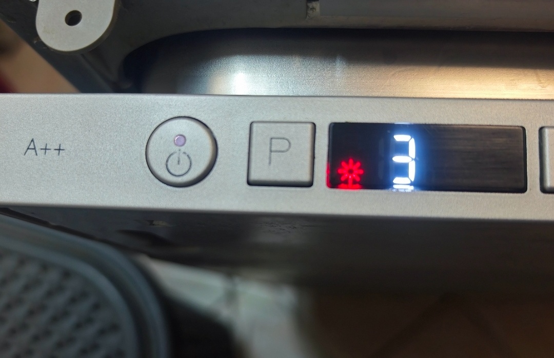 Whirlpool A++,8 programů,14 sad,6 smysl,Power Clean - 4