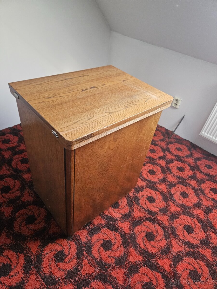 Retro šicí stroj - 4